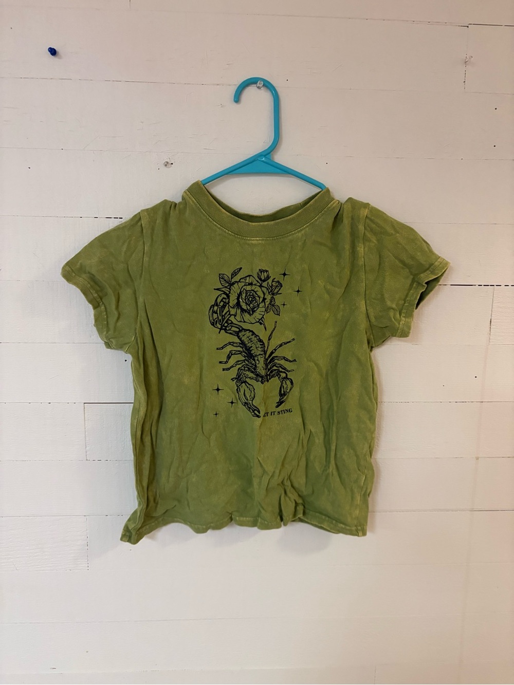 Empyre Let It Sting Scorpion Rose Graphic Tee Olive Green Small Y2K Grunge